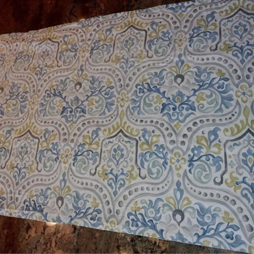 1 Pottery Barn King Jessie Scroll Organic Cotton Percale Pillow Sham
